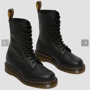 Dr. Martens 1490 VIRGINIA LEATHER MID CALF COMBAT BOOTS